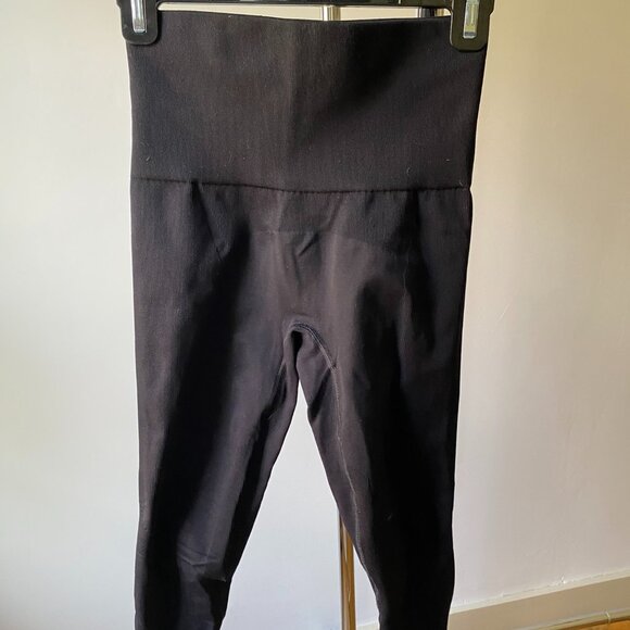 LNDR Sculpting Leggings - Picture 2 of 5